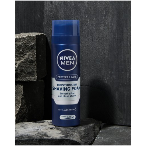 NIVEA MEN PROTECT&CARE Zmäkčujúca pena na holenie pre mužov 200ml