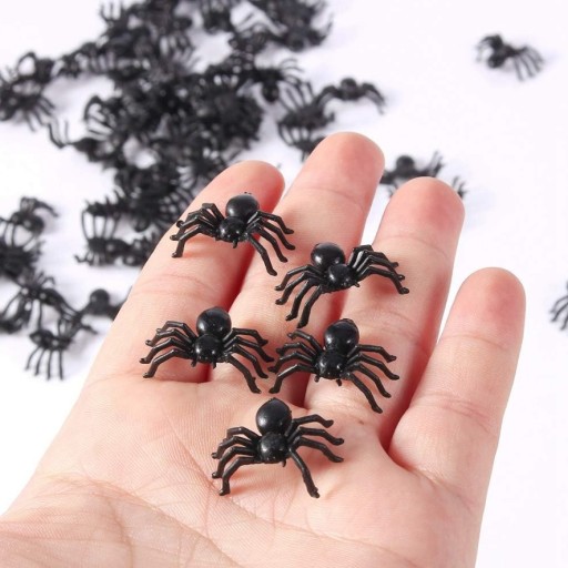 Plastové pavúky na Halloweensku dekoráciu Nechutné 100 ks.