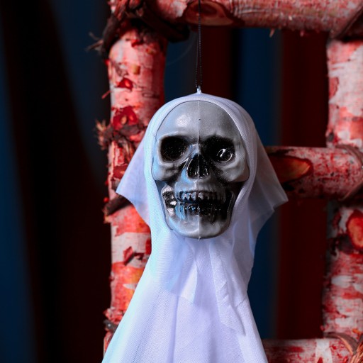 ZÁVISNÁ HLAVA LEBKA HALLOWEENSKÁ DEKORÁCIA STRAŠIDLÁ ORGABA BIELA