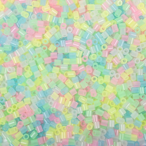 GLOW IN THE DARK zažehľovacie korálky 1500 ks Benny korálky Midi 5mm