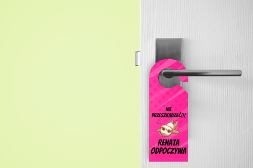 Personalizovaný ružový prívesok na dvere s leňochodom a názvom NERUŠIŤ!!!