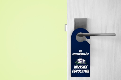 Personalizovaný vešiak na dvere s medvedíkom a názvom NERUŠIŤ!!!