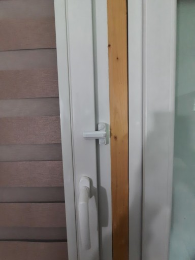 Ochrana okien Pevný biely okenný zámok