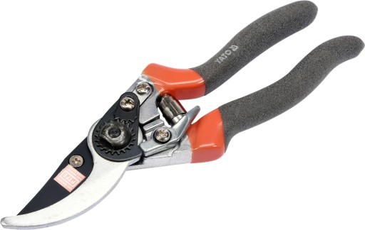 UNIVERZÁLNY RUČNÝ PREVÁDZKOVÝ NOŽNÍK 220 MM YATO