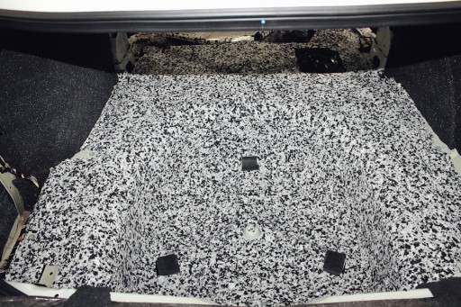 StP 4mm zvukotesná pena 200kg/m3 samolepiaca koberček do kufra