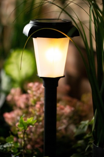 SOLÁRNE LED ZÁHRADNÉ LAMPA DELTA POST LAMP IP44