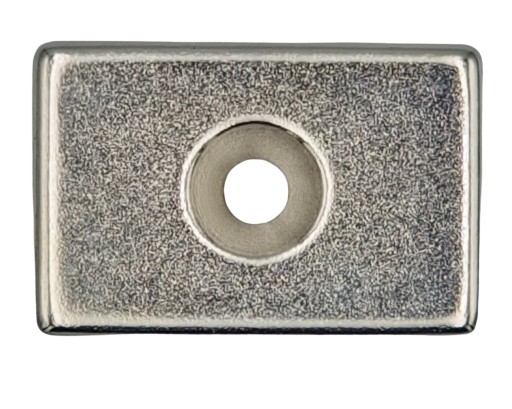 Neodymový tanierový magnet 30x20x5 N42 s kónickým otvorom 8/4 mm + 2x skrutka
