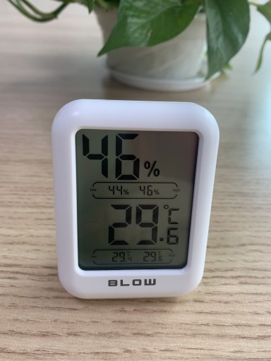 LCD TEPLOMER MINI METEOSTANICA POČASIE HYGROMETER SADA MAGNETOV NA BATÉRIU