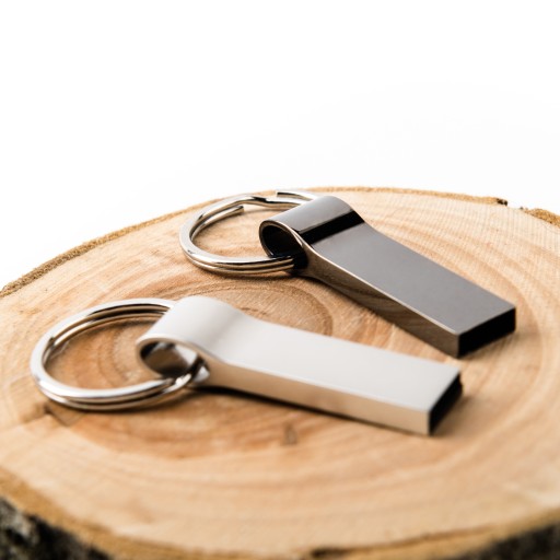 Kovový prívesok mini 1 GB USB 2.0 + GADGET NA GRAVÍROVANIE LOGA