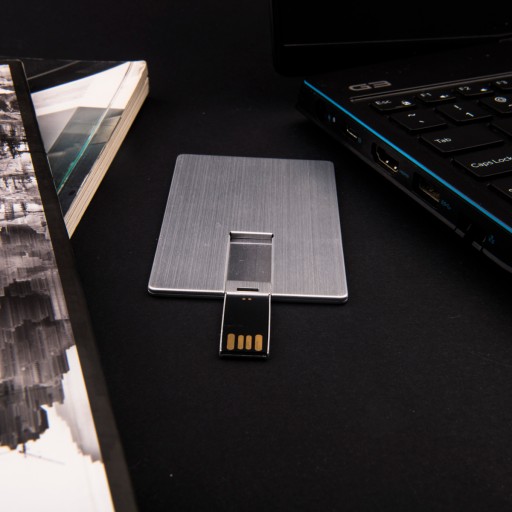 Kovová karta Pendrive 2 GB strieborná + gravírovanie