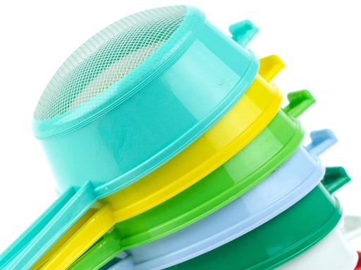 Mini plastové kuchynské sitko, 6 cm, na čaj