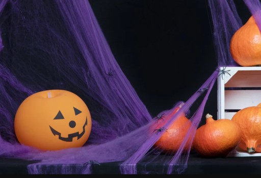 Umelá fialová pavučina halloweenska dekorácia 200g pavúky