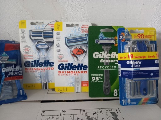 Jednorazový holiaci strojček GILLETTE Blue II Plus