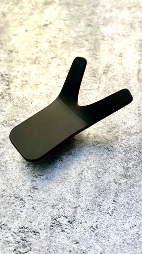 Jedinečný MAT BLACK moderný vešiak na nábytok SUPER