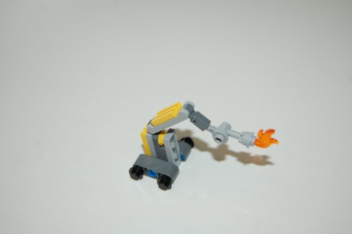 LEGO SUPER HEROES IRON MAN ROBOT DUMB (10g) v2