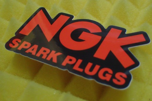 NÁLEPKA NA MOTOKROS NGK DAKAR 7,5 x 4,1 cm