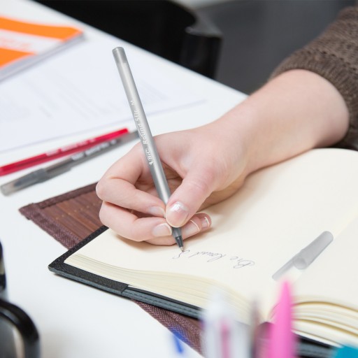 BIC Round Stic Medium guľôčkové pero transparentné tradičné čierne 1 ks