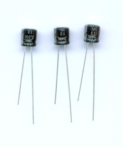22uF 25V 22 µF 25 V LEAGUER (20 KS) ELEKTROLYTICKÝ KONDENZÁTOR