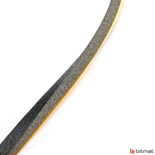 Izolačné penové samolepiace tesnenie na zárubňu 1cm x 1cm x 1m