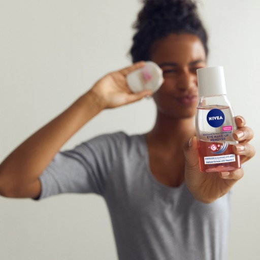 NIVEA Ošetrujúci dvojfázový odličovač očí 125ml