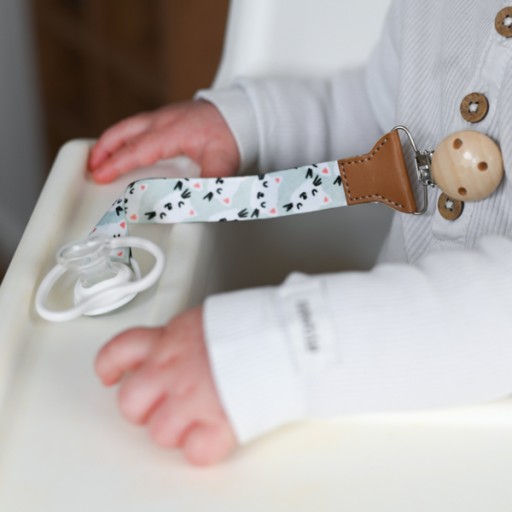 Prívesok na cumlík RIBBON pre mačacie dievčatko
