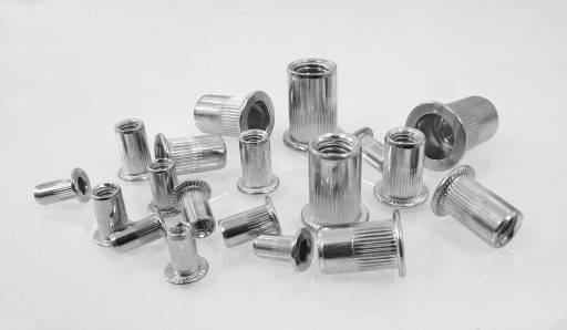 OCEĽOVÉ NITOVACIE MATICE VEĽKÁ SADA OCEĽOVÝCH NITOVACÍCH MATIC M3-M10 150 KS