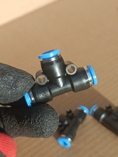 Konektor T-tee Pneumatický Zásuvný rozbočovač fi 8mm PE 8