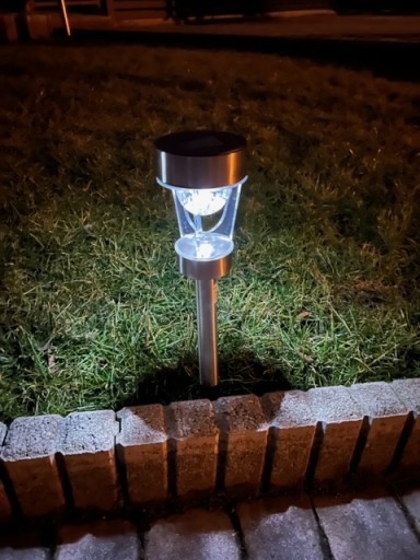 NEREZOVÁ LED SOLÁRNA LAMPA