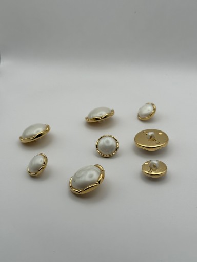 Elegantný gombík, zlatý perleťový stred, 12mm