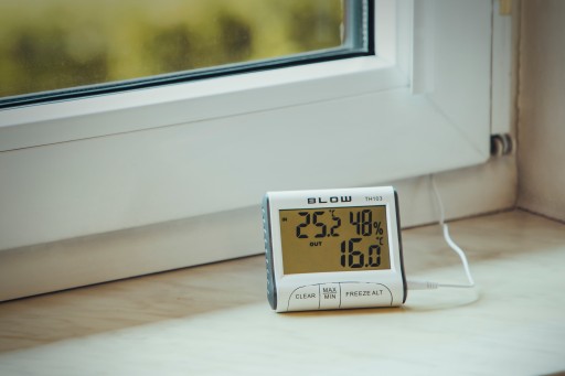 METEOROLOGICKÁ STANICA POČASIE TEPLOMER HYGROMETER SADA MAGNETOVÝCH BATÉRIÍ