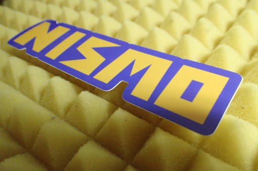 NISMO NÁLEPKA NÁLEPKA 13,5 x 3,4 cm