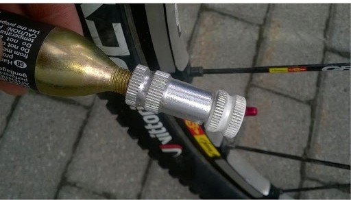 Kartuša so závitom CO2 pumpa na bicykel 16g