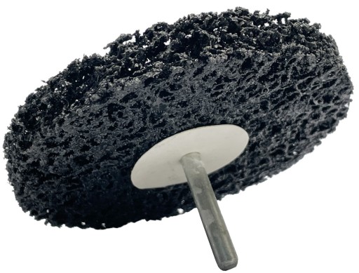 KOTOUČ NA ODSTRAŇOVANIE HRDZY, VLASY ČERNOHO MUŽA, 100 mm, NA DRŽIKU VRTÁKA