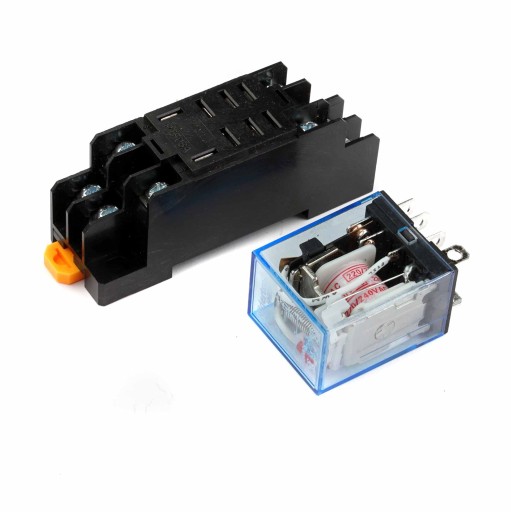 Stýkačové relé 230V AC 1x10A 2x5A so základňou