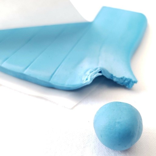 Lepiaca montážna hmota BLU TACK na fotoplagáty
