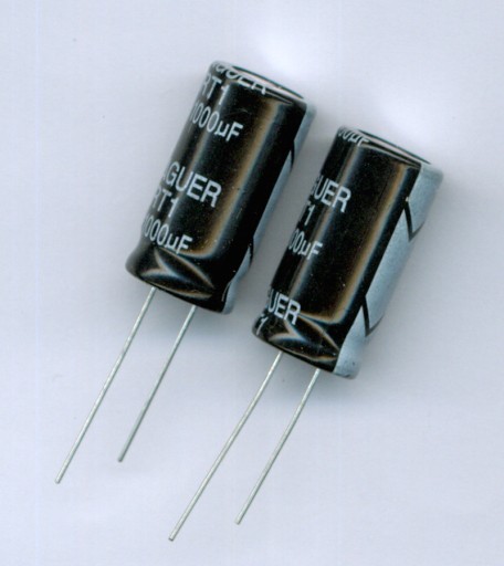 1000uF 50V 1000 µF 50V (4ks) ELEKTROLYTICKÝ KONDENZÁTOR
