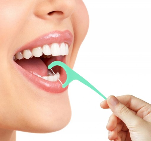 ZUBNÁ NITE S FLUORIDOVÝMI PÁSKAMI 50 KS