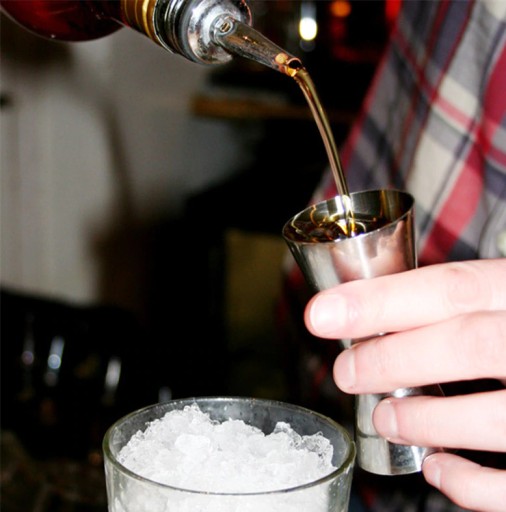 Barmanská odmerka 15/30 ml so širokou šálkou