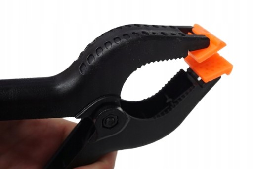 PLASTOVÁ PRUŽINOVÁ SPONA MODELÁCIA 6cm