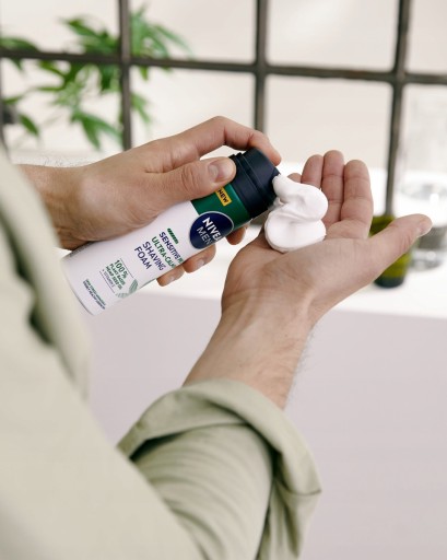 NIVEA MEN SENSITIVE PRO Pena na holenie s konopným olejom 200 ml
