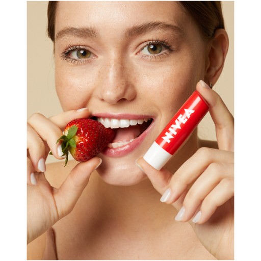 Hydratačný ochranný rúž Nivea Strawberry Shine 4,8G