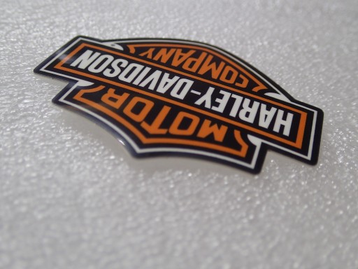 NÁLEPKA S LOGOM SPOLOČNOSTI HARLEY DAVIDSON 5,7 x 4,5 cm