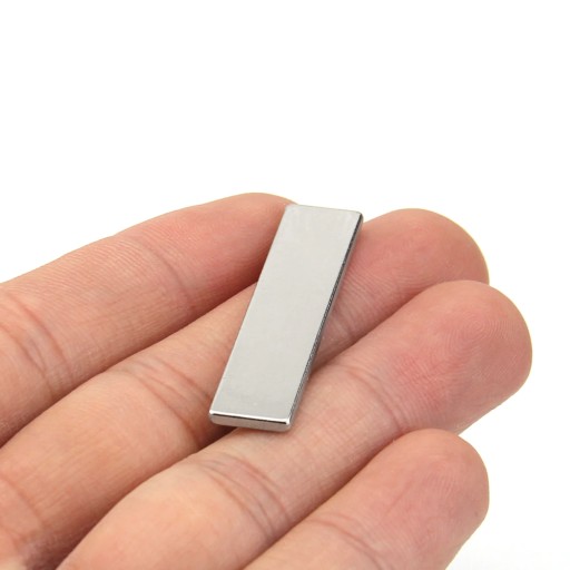 SILNÝ TANIER NEODYMOVÝ MAGNET 40x10x2