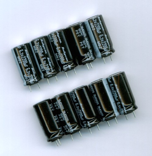 2200uF 6,3V 2200 µF 6,3 V NÍZKY ESR (10 KS) ELEKTROLYTICKÝ KONDENZÁTOR