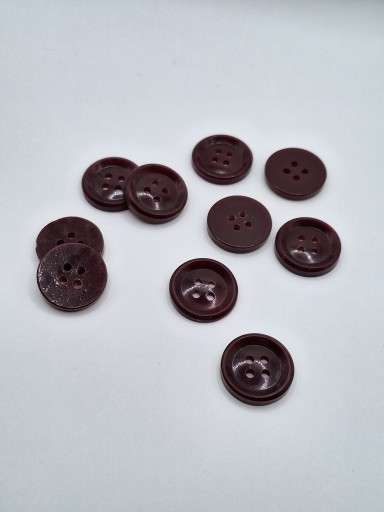 Plastový gombík, bordový, 4 dierky, 20 mm, 10 kusov