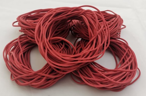 Silné červené gumičky 50x1,5x1,5mm 1kg