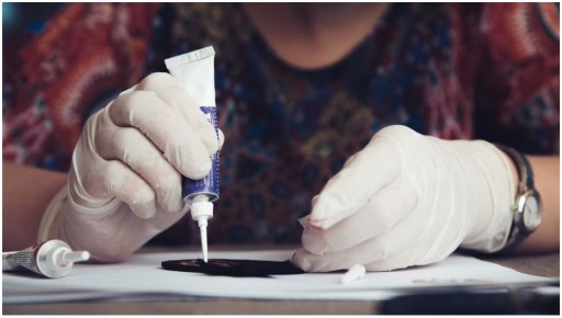 EPOXIDOVÉ MONTÁŽNE LEPIDLO NA KOVOVÉ DREVO ČÍRE DVOJZLOŽKOVÉ 2x12ml