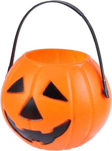 Halloweenska dekorácia s príveskom vo vedierku na cukrovinky z tekvice