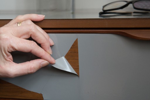 Dekoratívna fóliová lepiaca dyha na nábytok LESK ŠEDÁ Renovácia nábytku pre domácich majstrov
