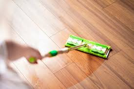 Profesionálna kvapalina Eco Shine Wood Floor 1L na čistenie parkiet a dreva